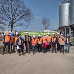 Die Arbeitsgemeinschaften Abfallwirtschaft der Fraktionen SPD und Bündnis 90/Die Grünen haben gemeinsam am 28. März 2022 den aha-Wertstoffhof in Hannover/Lahe besucht