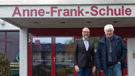 v.l.: Der schulpolitische Sprecher Thilo Scholz und der jugendpolitischen Sprecher Johannes Seifert beim Besuch der Anne-Frank-Schule
